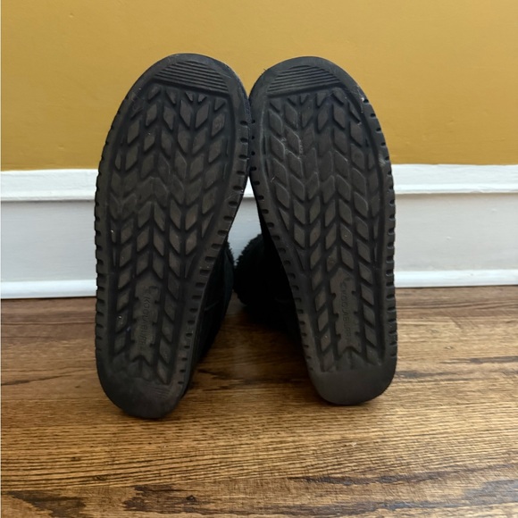 Koolaburra Black Winter Boots - Picture 4 of 4